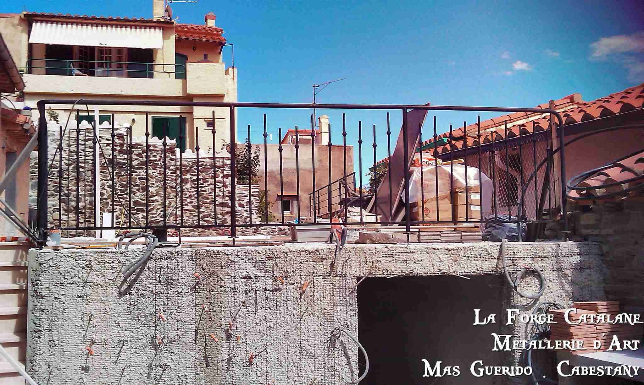 Garde corps barreaux rond avec bagues main courante tube rond forge catalane 4.jpg